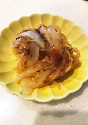 玉ねぎ消費に！玉ねぎの梅おかか炒め-レシピのメイン写真