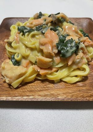 鮭とほうれん草のラー油クリームパスタ-レシピのメイン写真