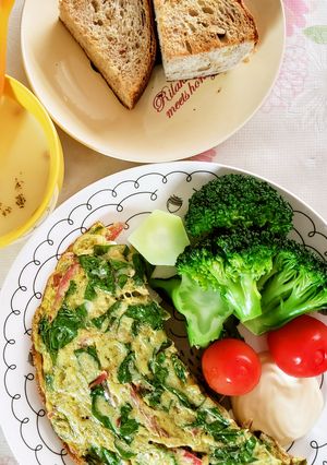 朝ごはんに!野菜チーズオムレツ-レシピのメイン写真
