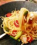 アスパラとトマトとブリーのパスタ。