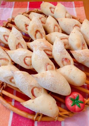 トマト風味のベーコンエピ-レシピのメイン写真