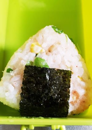 辛子明太子とコーンと豆苗のおにぎり-レシピのメイン写真