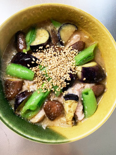 豆腐バーグ入甘旨豚丼味豚こまのせドーム蒸-レシピのメイン写真