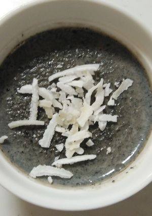 くず粉を使ってぷるぷるに!黒ゴマプリン-レシピのメイン写真