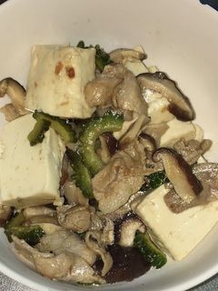 豚バラ肉とゴーヤと豆腐の梅肉炒め煮-レシピのメイン写真