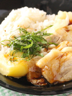 炊飯器でご飯とおかず♪炊き込み角煮ごはん-レシピのメイン写真