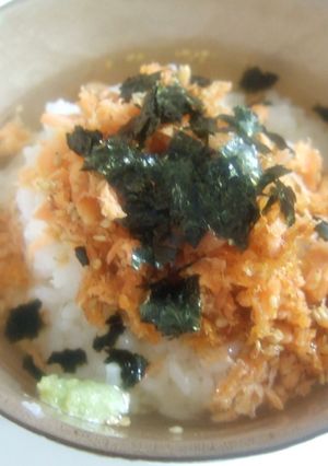 簡単！手作り鮭フレークでサラサラお茶漬け-レシピのメイン写真