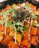 絶品！アボカドサーモンマグロのユッケ丼