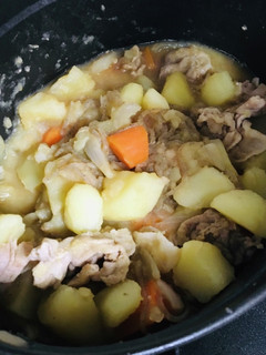 STAUBで作る肉じゃが〜放り込むだけ-レシピのメイン写真