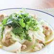 豚肉と玉ねぎ、パクチーのナンプラー炒め