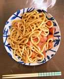 簡単、ウインナーとベーコンの焼きうどん