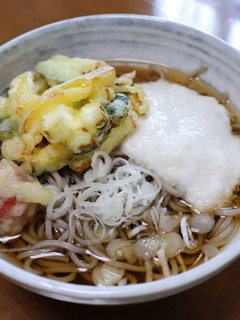 夏野菜のかき揚げそば(とろろはおまけ)-レシピのメイン写真