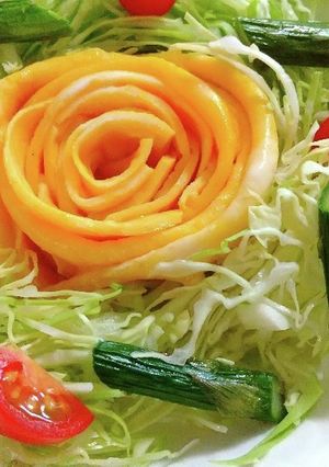 薄焼き卵で薔薇 ~茹で卵じゃ無いサラダも-レシピのメイン写真