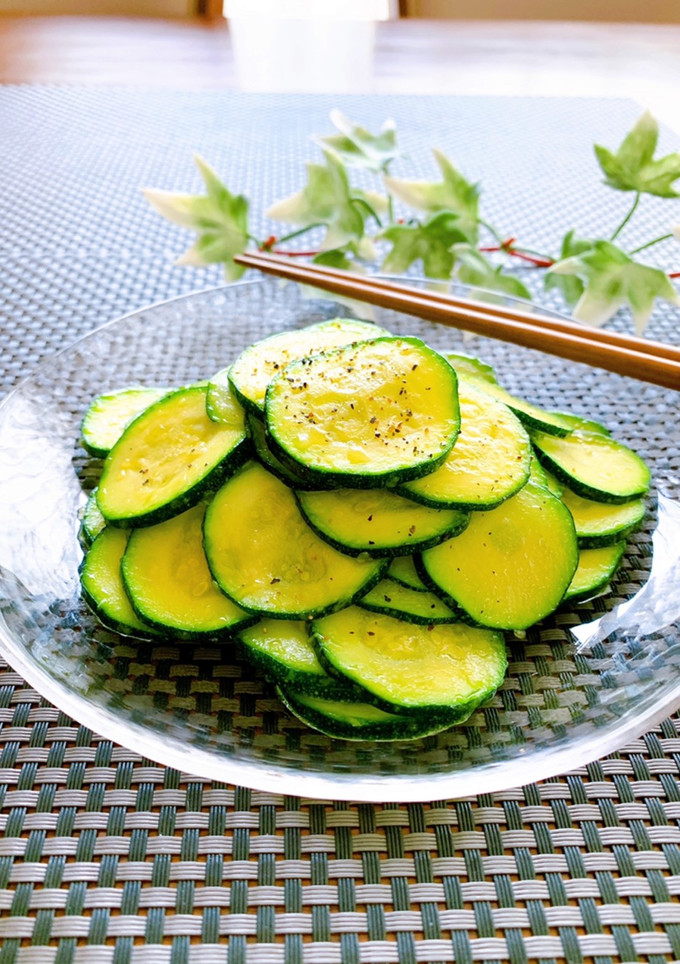 簡単・節約！ズッキーニの旨塩炒め-レシピのメイン写真