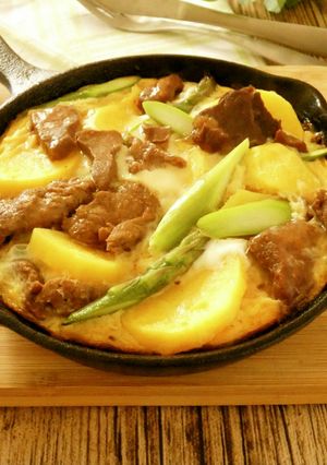 野菜とひげ鯨大和煮のオープンオムレツ-レシピのメイン写真