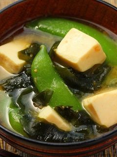スナップえんどう・豆腐・わかめのお味噌汁-レシピのメイン写真