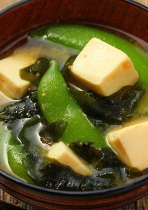 スナップえんどう・豆腐・わかめのお味噌汁-レシピのメイン写真
