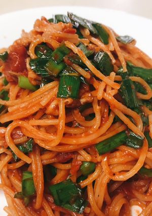 豚バラとニラのトマト缶パスタ-レシピのメイン写真