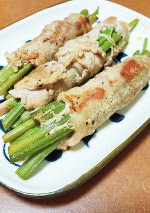 葛の新芽の肉巻き-レシピのメイン写真