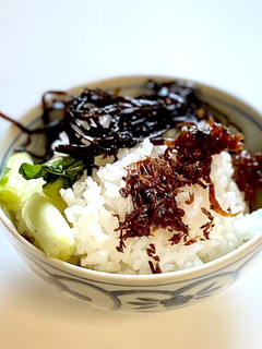 佃煮とお漬物 色々のせたシメご飯-レシピのメイン写真