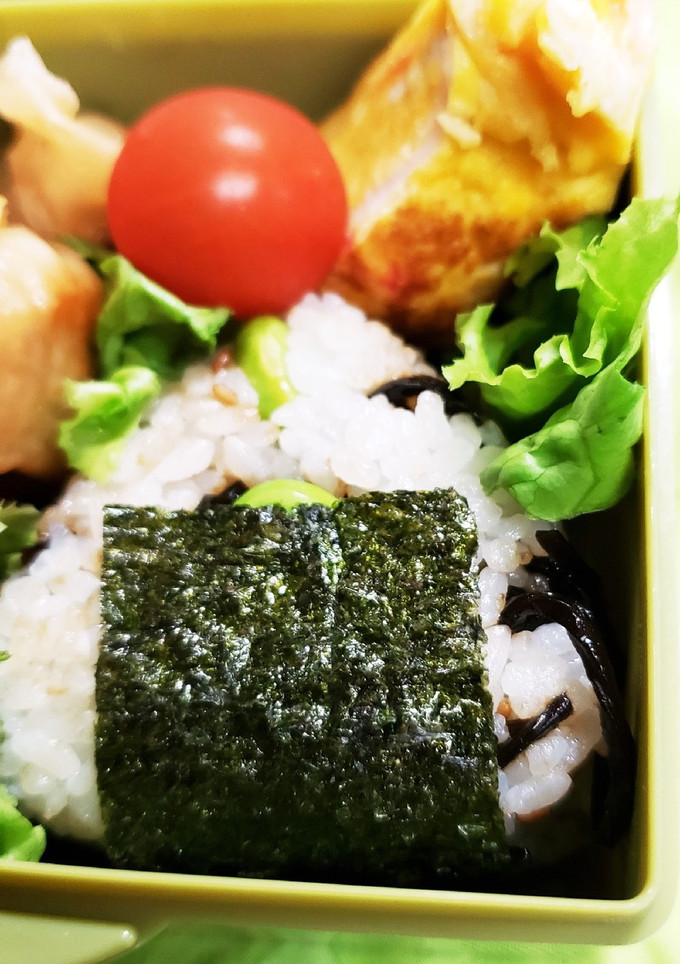 ごま昆布と枝豆のおにぎり-レシピのメイン写真