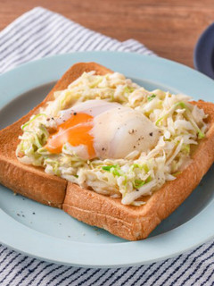キャベツと温玉のみそマヨオープンサンド-レシピのメイン写真