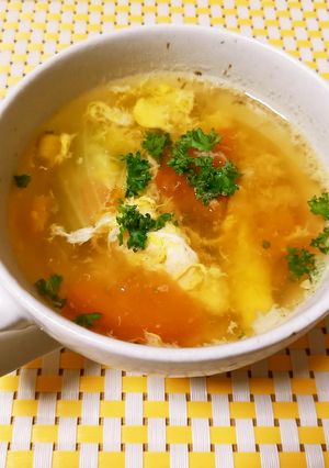 トマトとレタスのコンソメ味の卵スープ-レシピのメイン写真