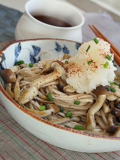 温つゆジャーっと!炒めきのこのみぞれ蕎麦-レシピのメイン写真
