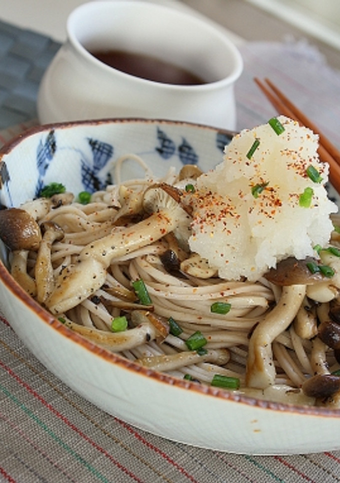 温つゆジャーっと！炒めきのこのみぞれ蕎麦-レシピのメイン写真