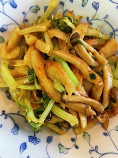 すぐ出来るセロリの葉と竹輪のカレー粉炒め-レシピのメイン写真