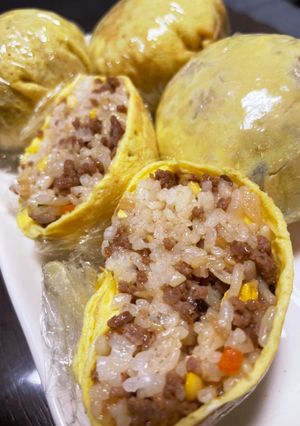 ビビンバおにぎり!薄焼き卵で巻き巻き〜-レシピのメイン写真