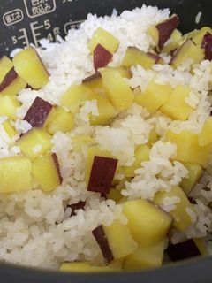 簡単!さつまいもの炊き込みご飯!-レシピのメイン写真