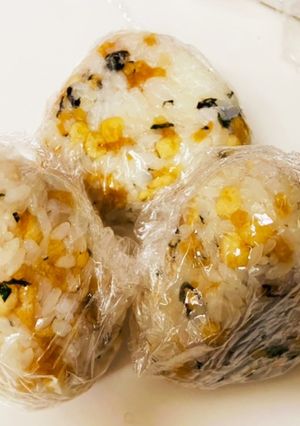 天かすと胡麻しそおにぎり・悪魔のおにぎり-レシピのメイン写真
