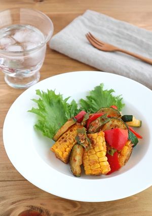 食欲そそる！夏野菜のハリッサバター炒め-レシピのメイン写真