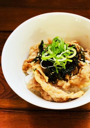 韓国海苔を乗っけて♡旨！豚こま丼！！-レシピのメイン写真