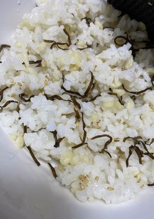 塩昆布と天かすのおにぎり-レシピのメイン写真
