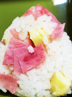 ビアンソーセージとチーズのおにぎり-レシピのメイン写真