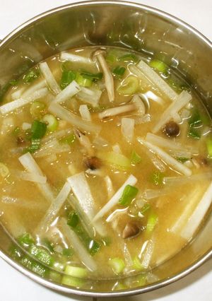 蒸し味噌汁♪簡単大根茸で食べすぎの食養生-レシピのメイン写真