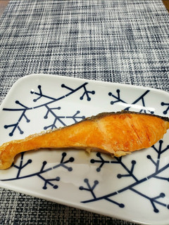 香ばしい♪︎フライパン使いごま油で焼き鮭-レシピのメイン写真