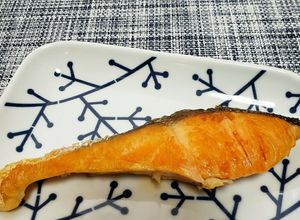 香ばしい♪︎フライパン使いごま油で焼き鮭-レシピのメイン写真