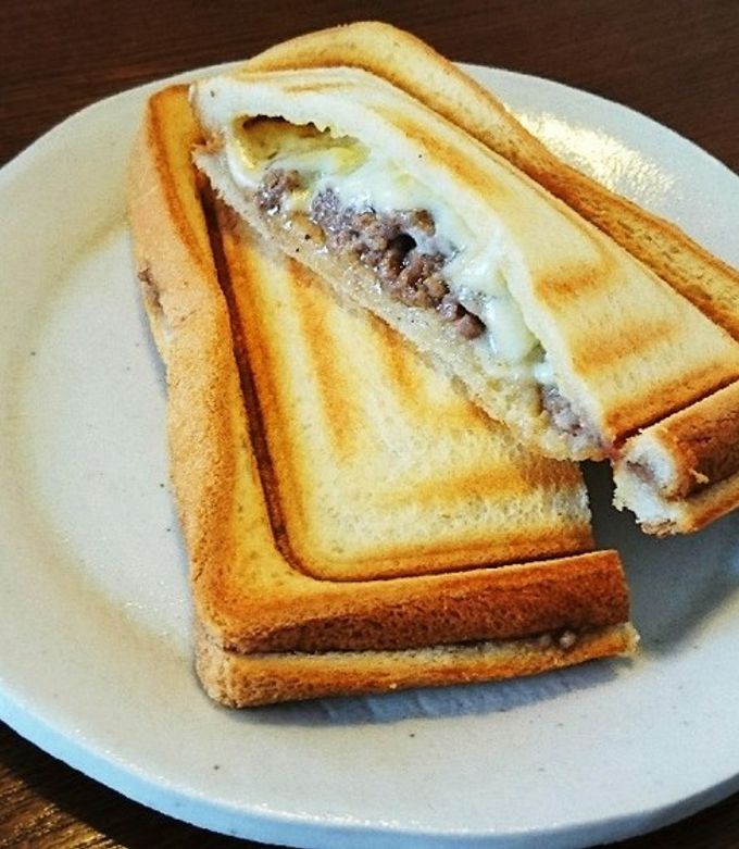 生でOK 合挽肉のジューシーホットサンド-レシピのメイン写真