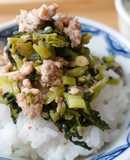 間引き大根菜と豚ひき肉のナンプラー炒め