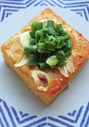 厚揚げに味噌マヨネーズガーリックネギのせ-レシピのメイン写真
