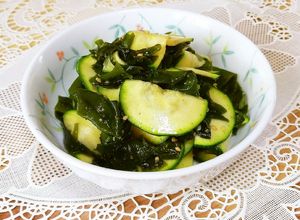 ズッキーニとワカメの酢の物☆白だし入簡単-レシピのメイン写真