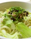 暑い日におすすめ。梅しそサラダうどん
