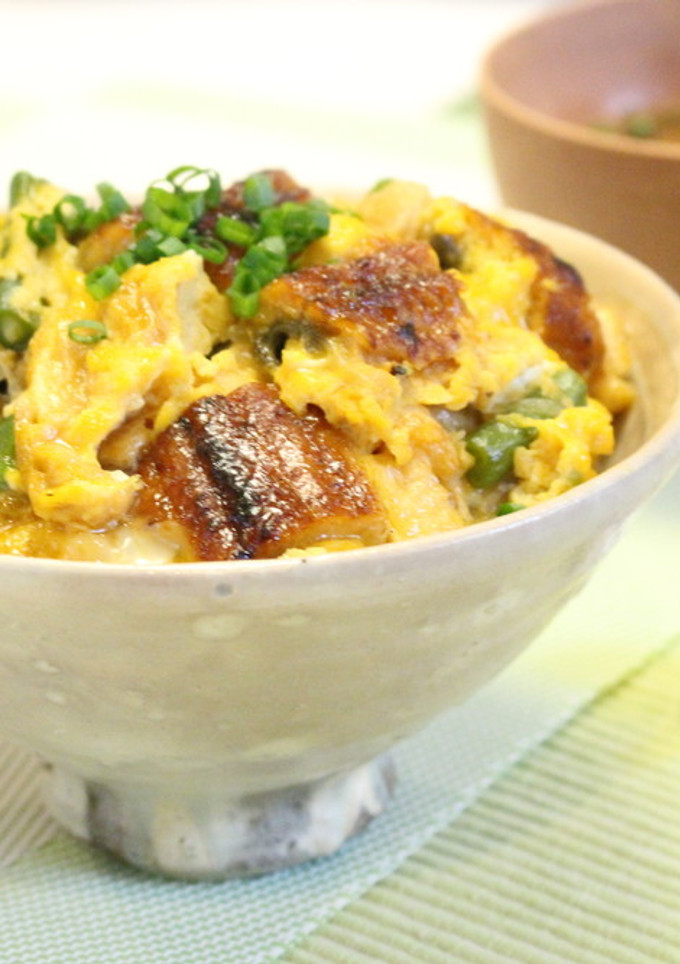 ウナギと油揚げの卵丼-レシピのメイン写真