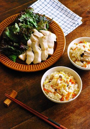 炊飯器で同時♪炊き込みご飯とサラダチキン-レシピのメイン写真