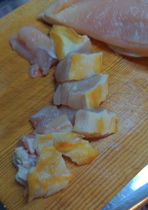小ネタ・胸肉の鶏皮スパッと切る-レシピのメイン写真