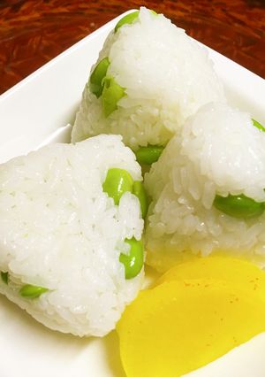 ついつい手がでるプチサイズ☆枝豆おにぎり-レシピのメイン写真