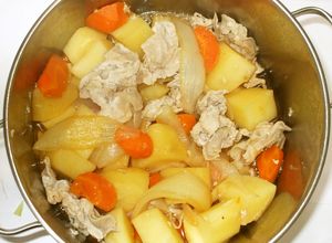 蒸し肉じゃが♪簡単胃弱便秘の漢方食養生-レシピのメイン写真